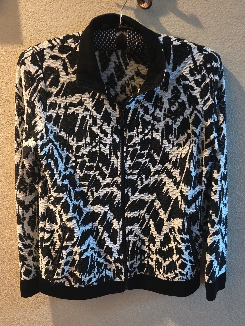 Chico's Travelers Black & White Abstract Size 0